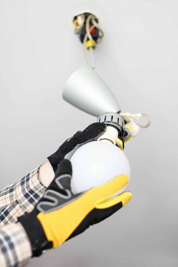 Comment choisir son électricien pour un projet de luminaire design à Bordeaux ?