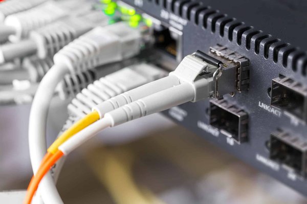 Qu'est-ce qui différencie la fibre du très haut débit ?